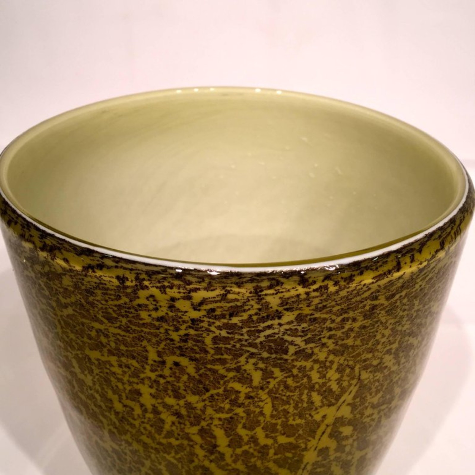 Vaso em vidro artistico soprado de Murano na cor mostarda duplo com... - foto 3 de 3