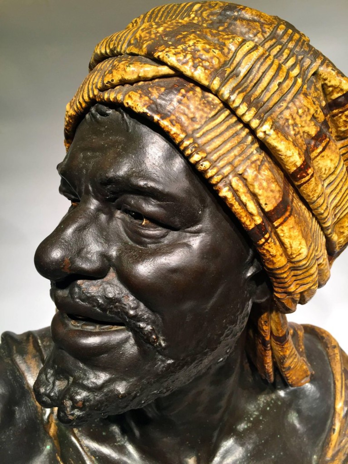 Busto de Beduíno em terracota e bronze patinado. Produzido na Austria... - foto 2 de 4