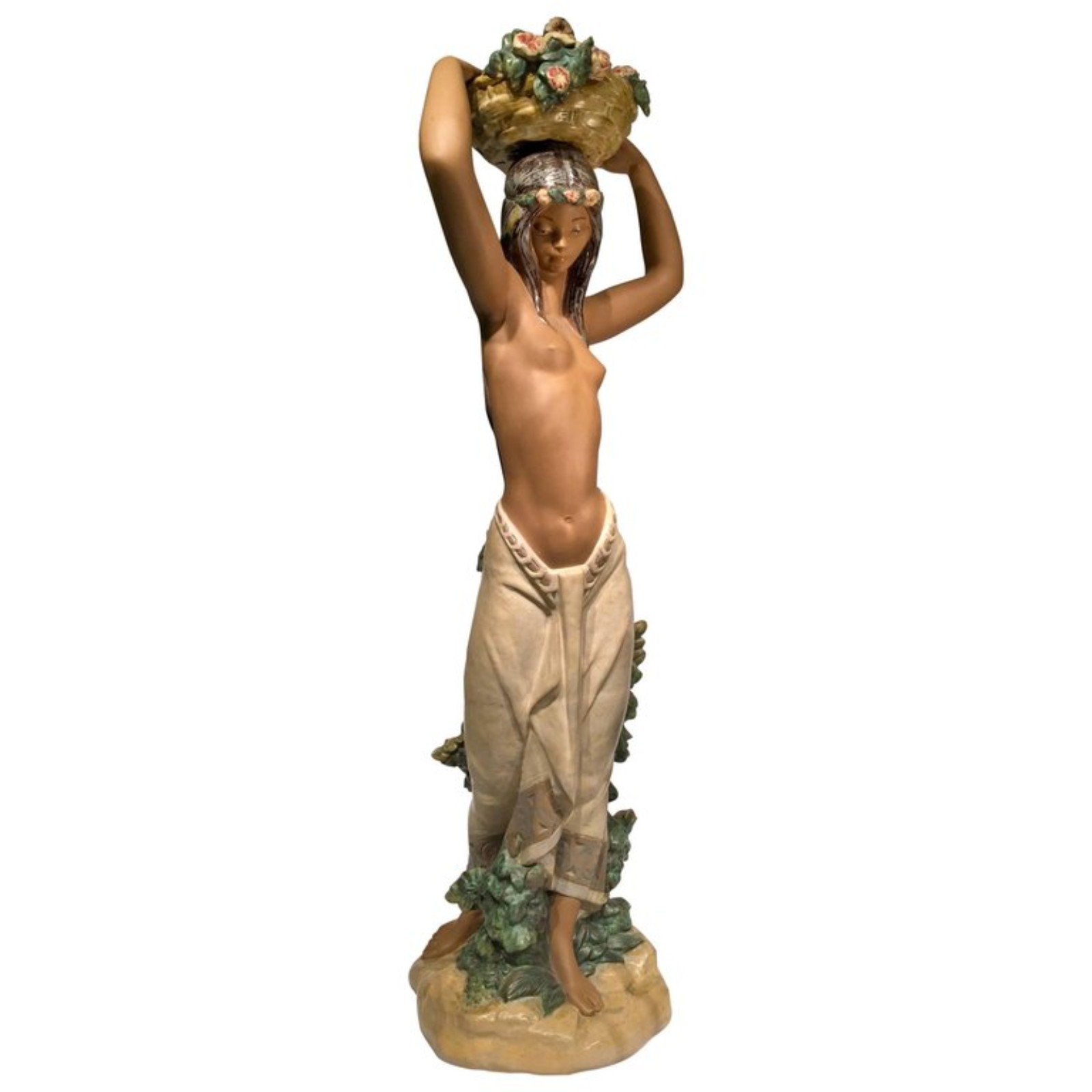Escultura em porcelana espanhola representando jovem sensual havaiana... - foto 1 de 3