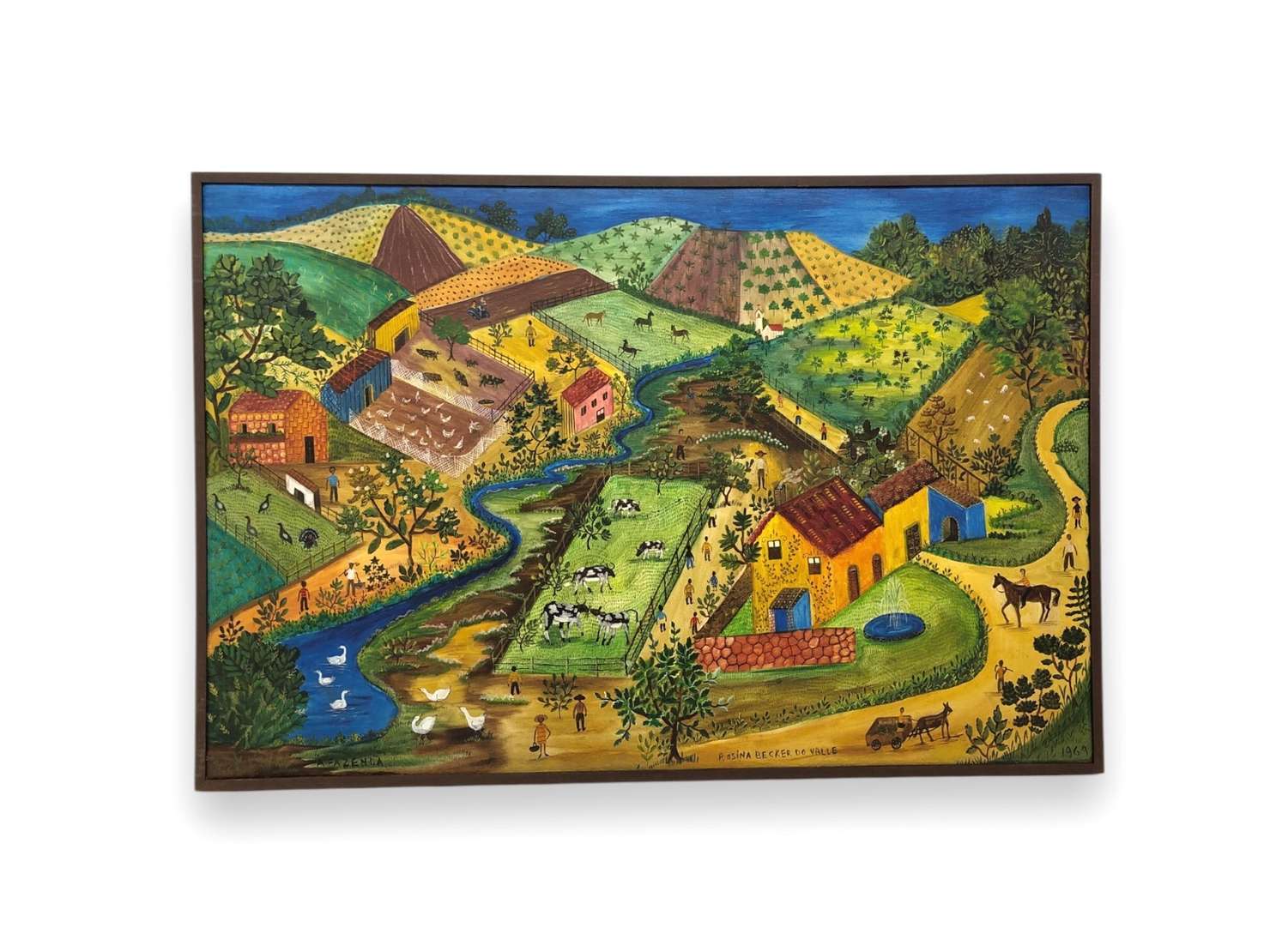 Rosina Becker do Valle (1914-2000), A Fazenda, 1969 - Óleo s/ tela<br>Ass. dat. tit. inf. central<br><br>A obra "A Fazenda" de Rosina Becker Do Vale retrata uma paisagem rural serena, com um rio se...