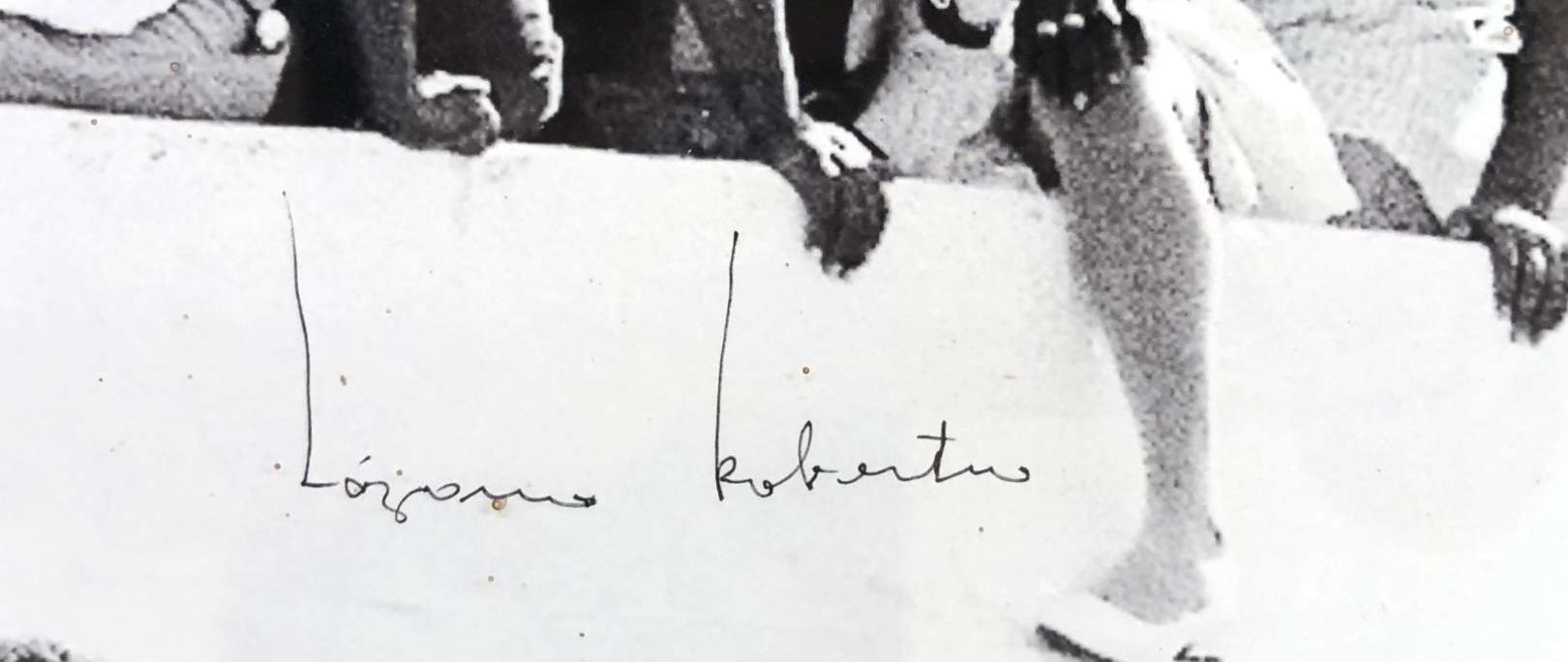 LAZARO ROBERTO (1957), Dia de Iemanjá no Rio Vermelho, 1991 - Fotografia Analógica impressa em papel de algodão<br>Ass. inf. direito <br>Edição 02 de 05<br>