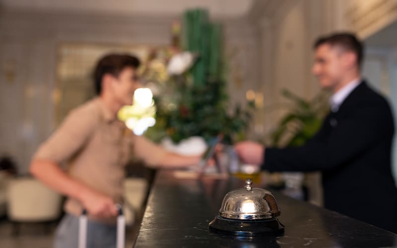 El origen de los “check-ins” en hoteles eran rituales de confianza