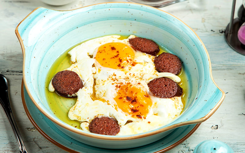 Receta del mundo: Huevos turcos con yogur