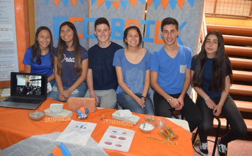 liceo-feria-grupo-celesteweb.jpg