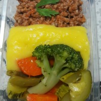 Patinho moido c/ purê e legumes