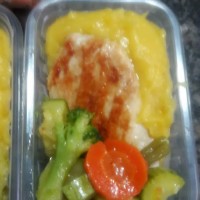 Filé de frango grelhado c/ purê (mandioquinha, abobora ou batata doce)