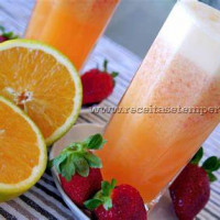 JARRA DE SUCO DE LARANJA COM MORANGO 500 ML