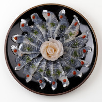 薄切生鱼片鲈鱼  /  CARPACCIO DE ROBALO