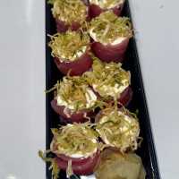 Joy de atum com crispy de alho poró (8 unidades)