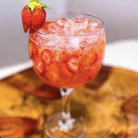 Gin tônica de morango 