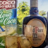 Combo Old Parr + água de coco