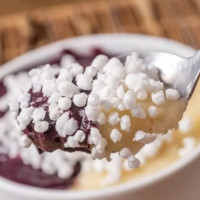 Mousse de açaí com tapioca 