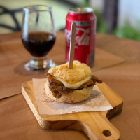 Pão De Queijo Com Pernil e Queijo Minas