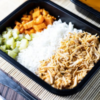 frango desfiado com legumes 