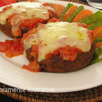 Hambúrguer a Pizzaiolo e mix de legumes 