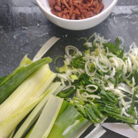 Escondidinho de carne moida  com alho poró e bacon  220gr