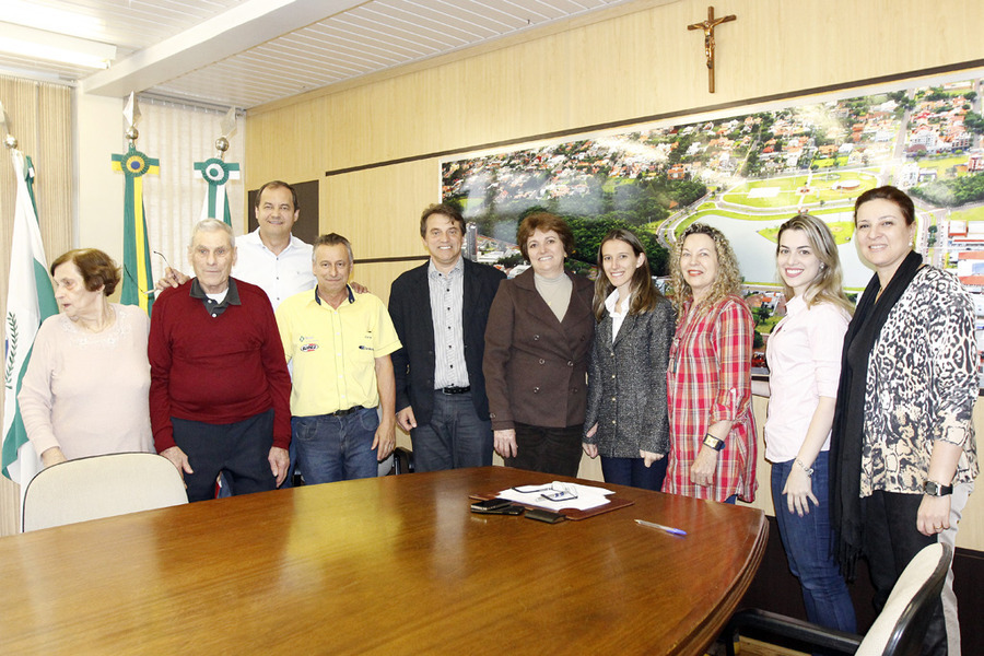 Novas medicas com prefeito carlos rodrigues 09