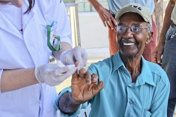Testes de glicemia ser%c3%a3o realizados durante o dia mundial do cora%c3%a7%c3%a3o arquivo secom