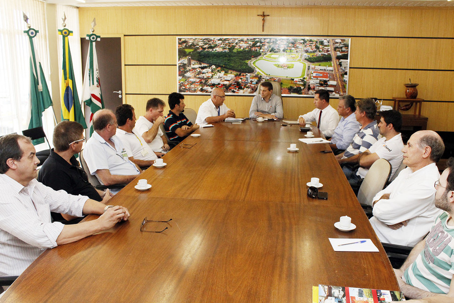 Reuni%c3%a3o com a faricon destina%c3%a7%c3%a3o de res%c3%adduos bovinos carlos rodrigues 01