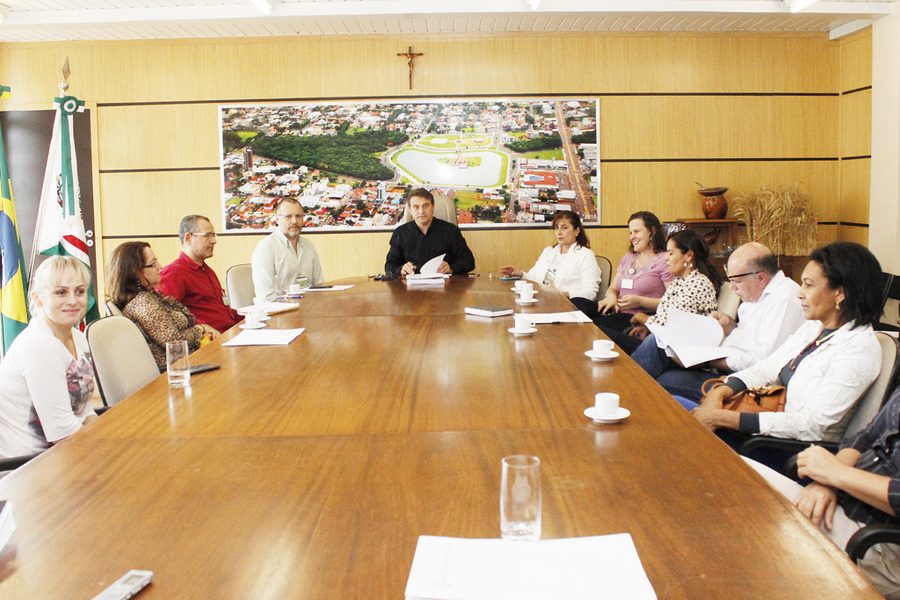 Assinatura de contrato do cmei j. da mata carlos rodrigues 06