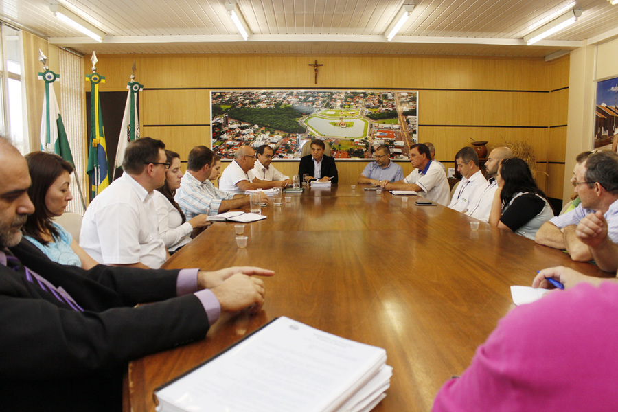 Reuni%c3%a3o sobre a decora%c3%a7%c3%a3o de natal carlos rodrigues 04