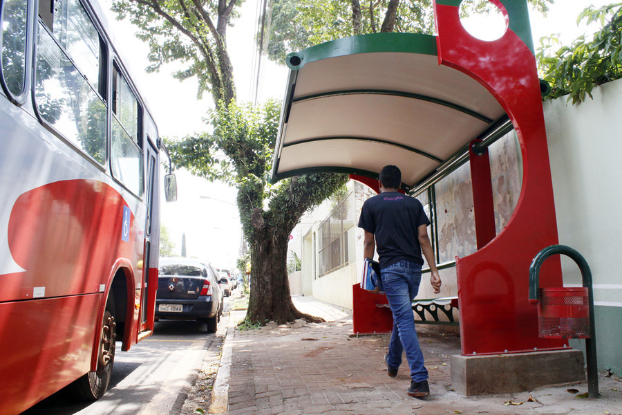 Ponto de onibus na piratini carlos rodrigues 03 0