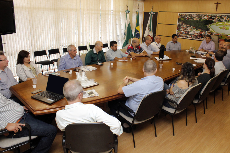 Reuniao com o secretariado define acoes de combate ao mosquito carlos rodrigues 1
