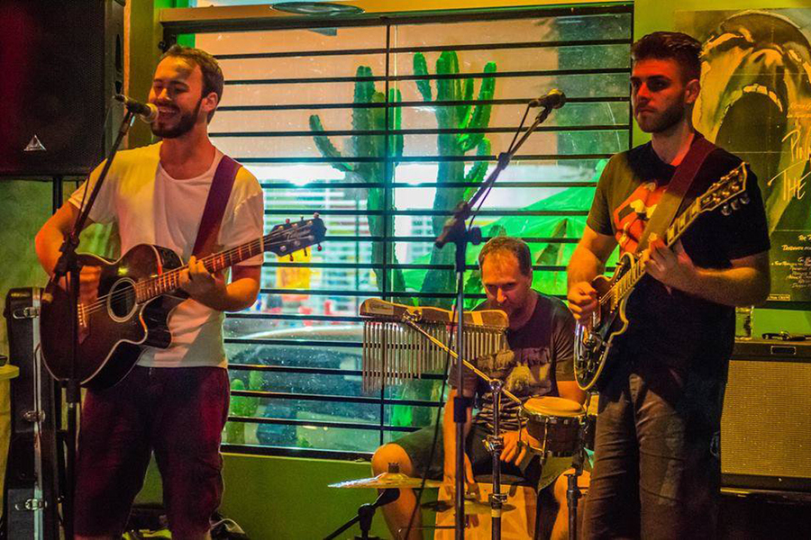 Banda raiz vermelha 