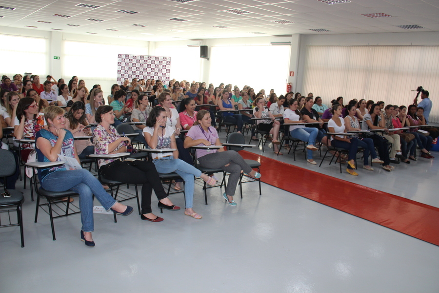 Durante todo o dia as colaboradoras participaram de palestras