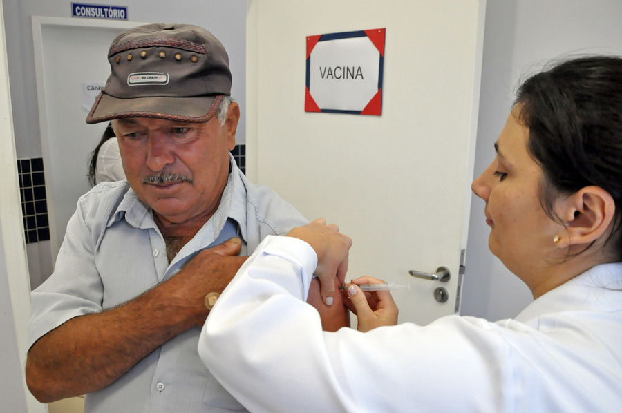 Vacinacao contra a gripe  arquivo secom