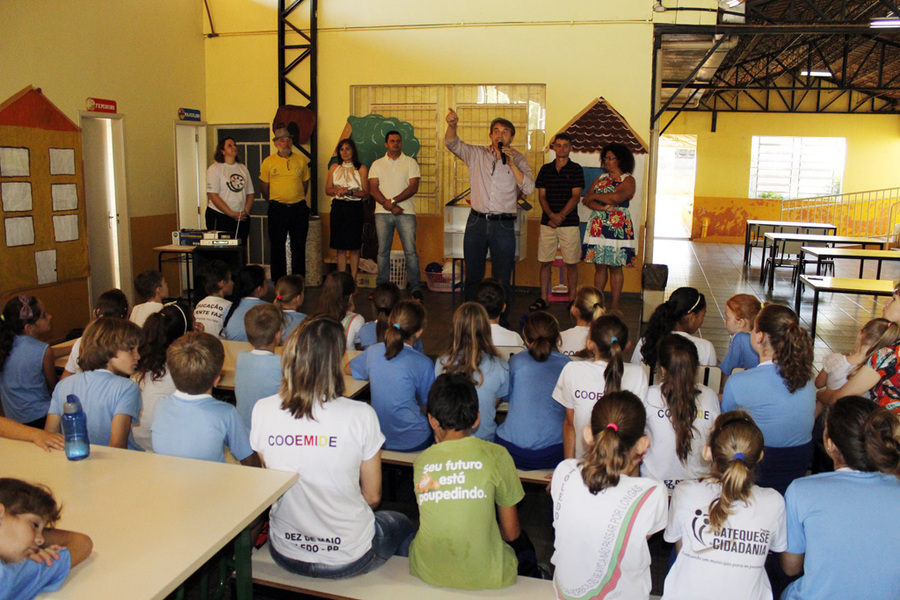 Anuncio de investimentos na escola de x de maio carlos rodrigues 21