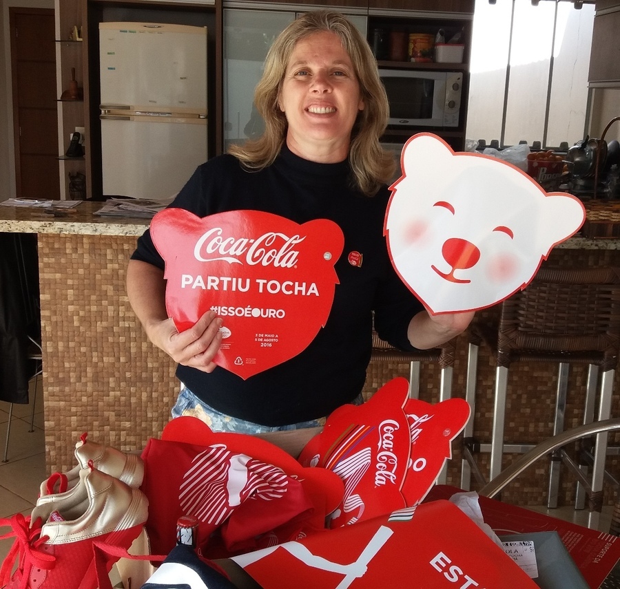 Eliane   com material promocional %281%29