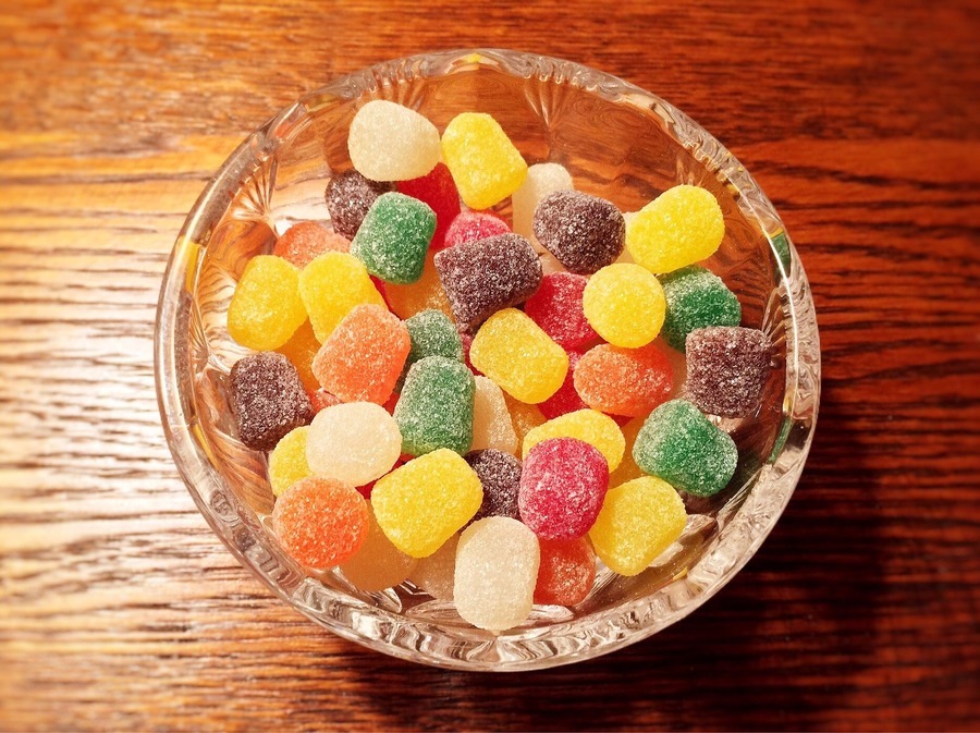 Candy 1007945 1920