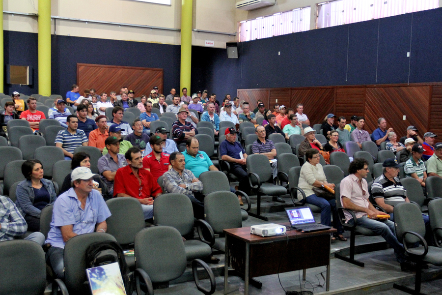 Reuni%c3%a3o com produtores beneficiados pelo programa da agricultura de precis%c3%a3o  %283%29