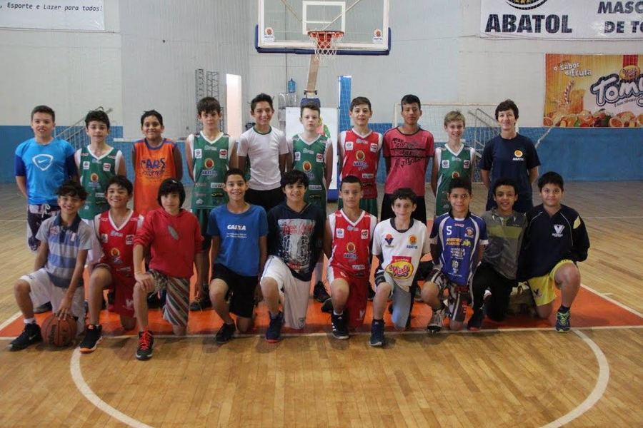 Meninos basquete