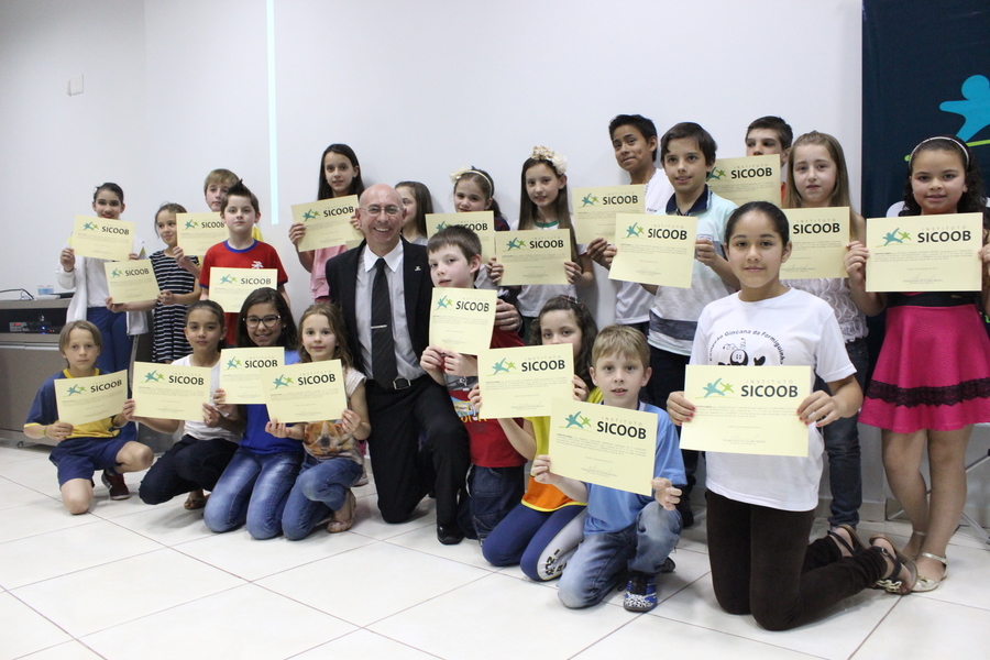 Concurso cultural sicoob   airton e alunos premiados