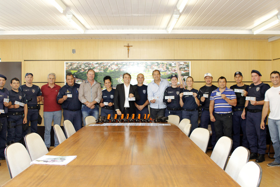 Entrega das armas para guarda municipal carlos rodrigues 13