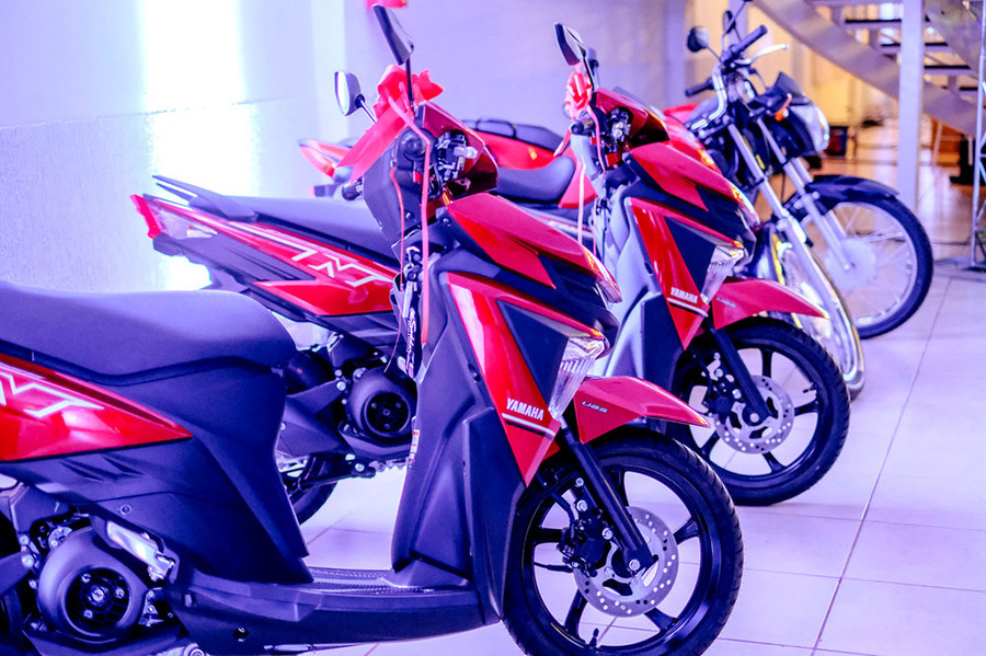 Motos