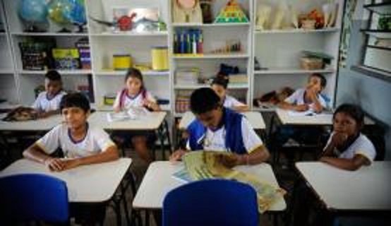Criancas na escola