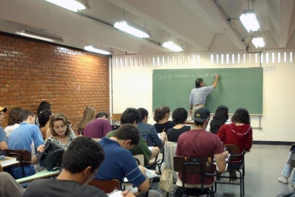 Estudantes adultos ebc
