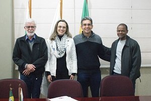 Unioeste servidores tomam posse