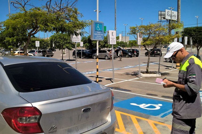 Estacionamento errado ascom