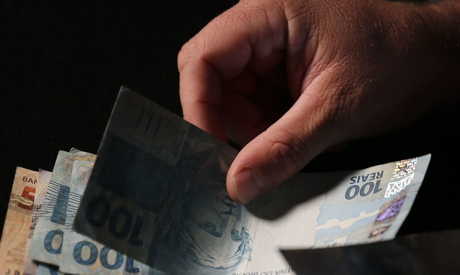 Nascidos at%c3%a9 1968 podem agendar saque de valores esquecidos