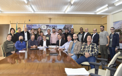 Assinatura de contrato de construcao do novo aterro sanitario carlos rodrigues 40