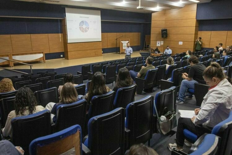 Capacitacao de medicos no auditorio carlos rodrigues 21