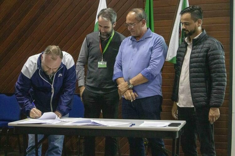 Assinatura contratos terrenos carlos rodrigues 10