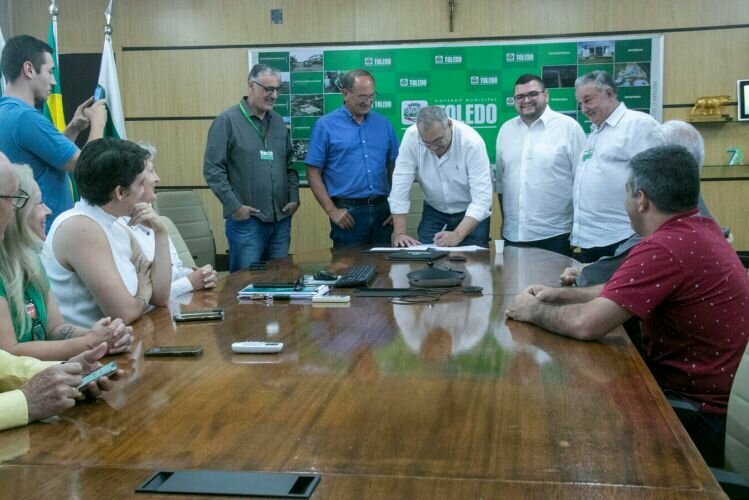 Assinatura de leis carlos rodrigues 5