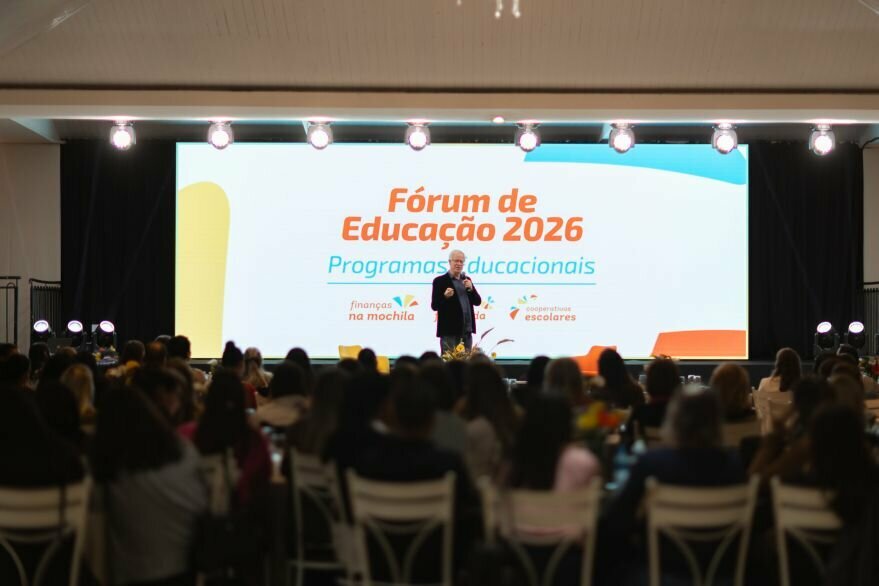 Marcos meier palestra no f%c3%b3rum de educa%c3%a7%c3%a3o promovido pela sicredi progresso