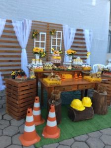 Chá de casamento tema construção