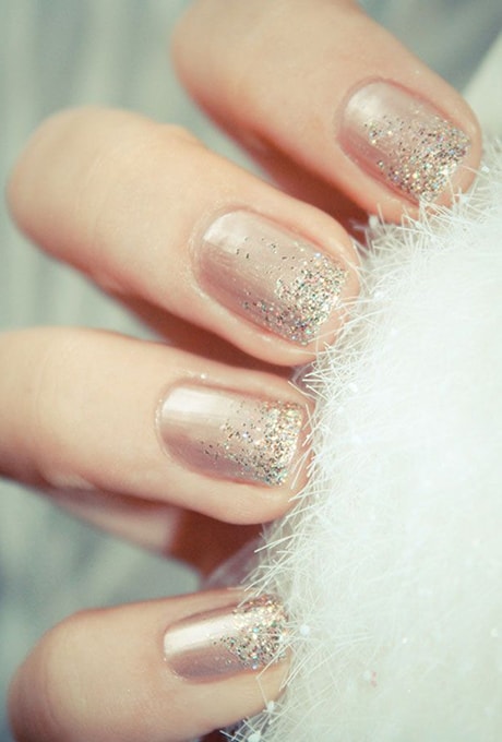 Esmalte com brilho: unhas de noiva com toques de glamour